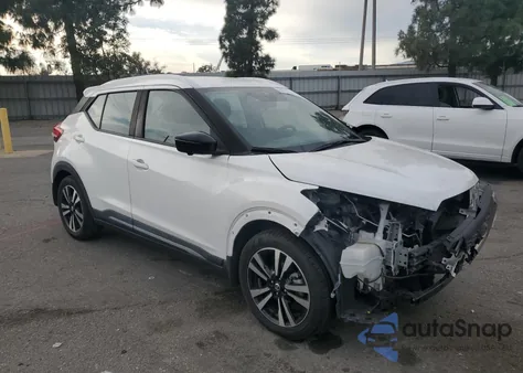 2020 Nissan Kicks Sr z USA, uszkodzony, nr VIN 3N1CP5DV3LL486311